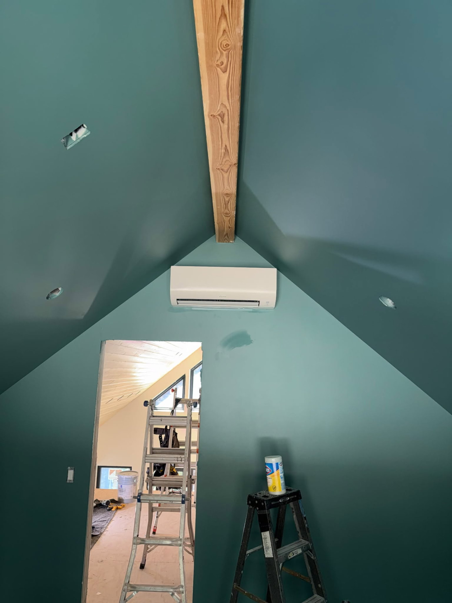 Ductless heating for a vaulted mountain-home room